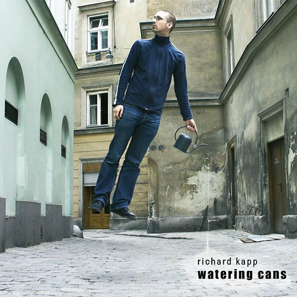 Cover Richard Kapp – watering cans